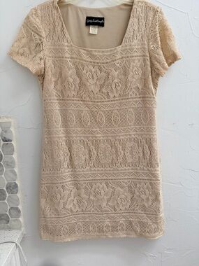 Giorgio Sant’Angelo Lace Short-Sleeve Dress in Beige with Gold Shimmer